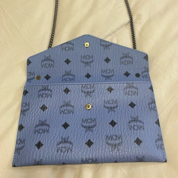 MCM powder blue beauty bag converted into a crossbody bag - Picture 8 of 11